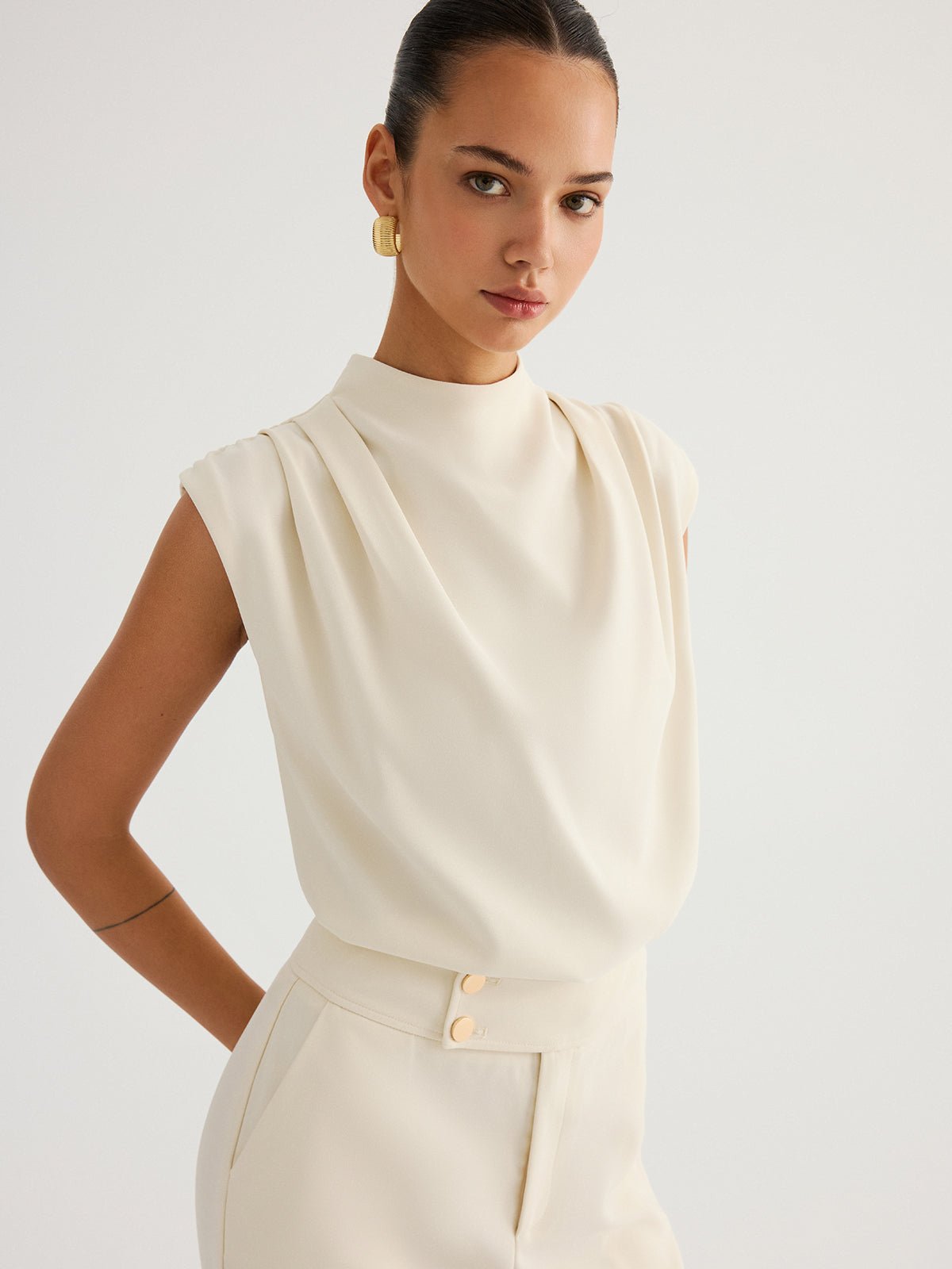 Draped High-Neck Cap Sleeve Blouse - 图片 4