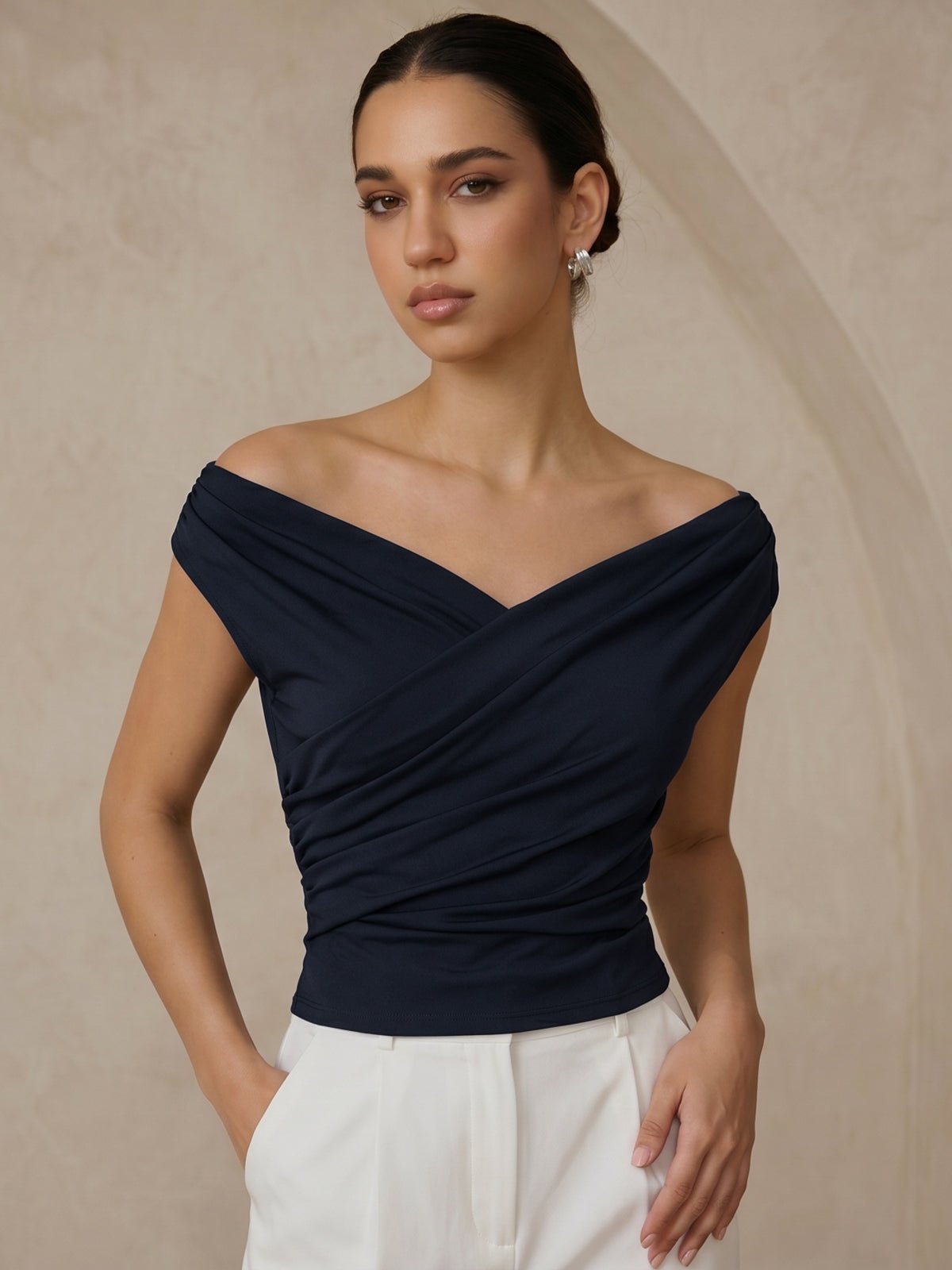 Asymmetric Neckline Ruched Blouse - 图片 7
